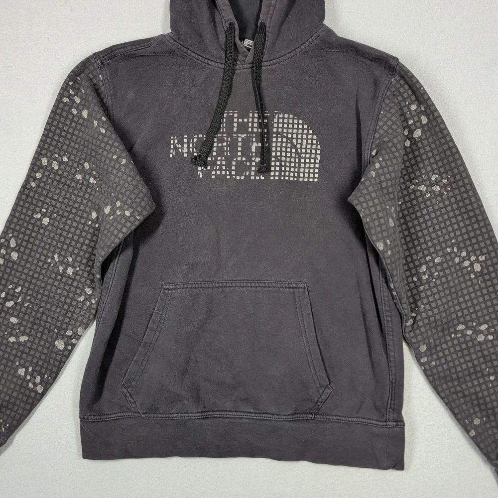 The North Face Hoodie Mens Small‎ Black Grid Logo Splatter Sleeve Pullover